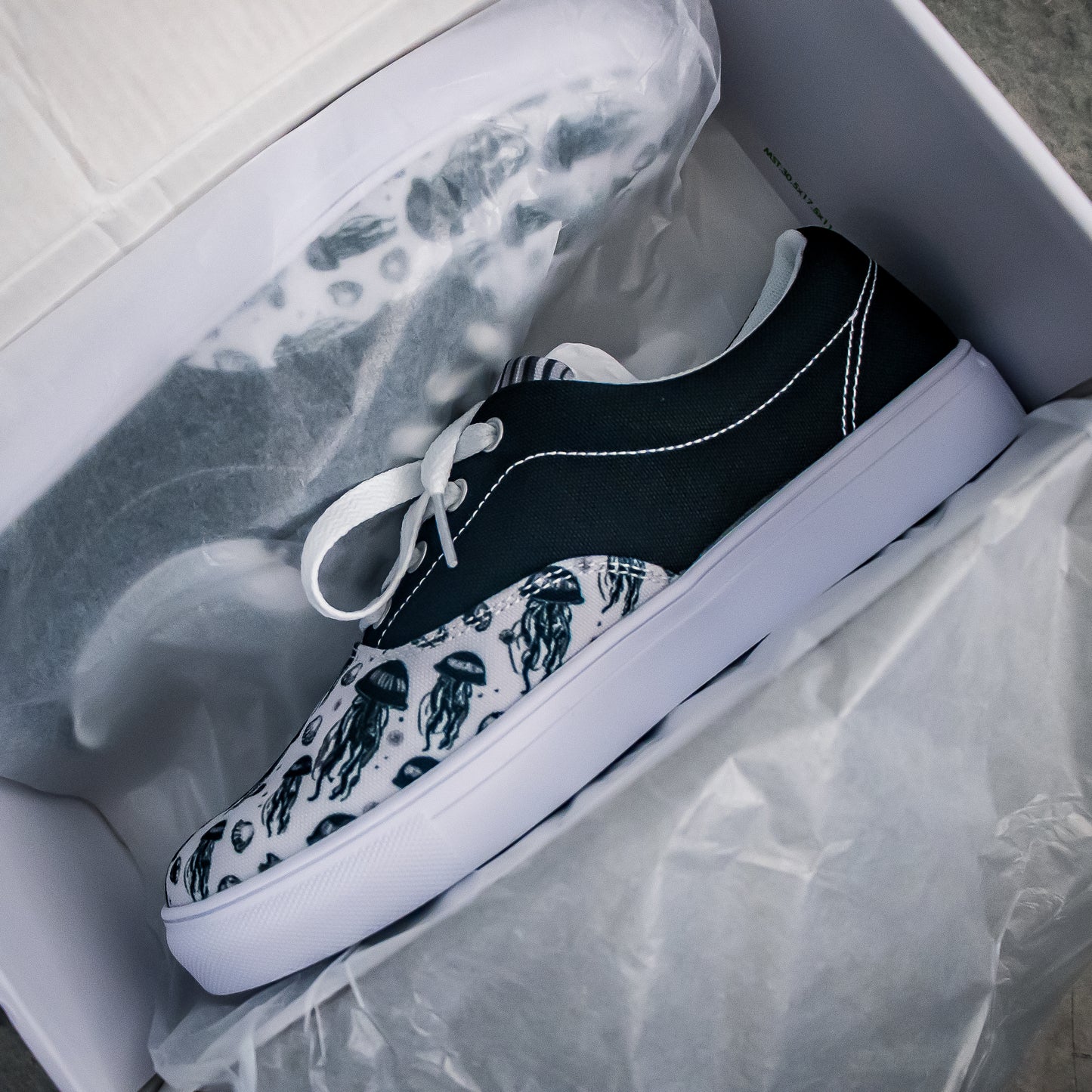 Men’s Black and White Jellyfish Canvas Lace-up Shoes